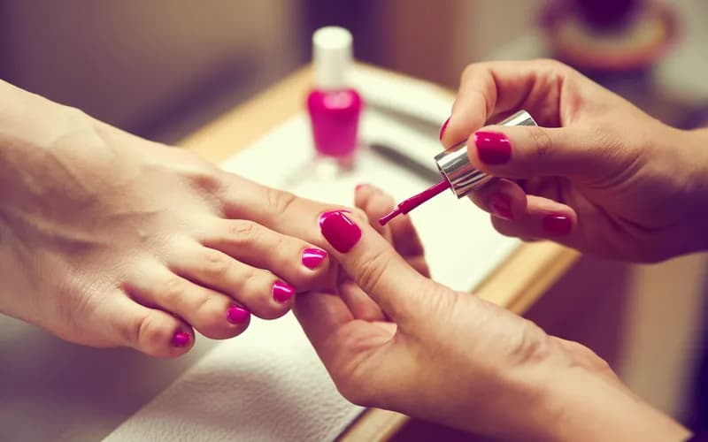 Модный педикюр с гель-лаком