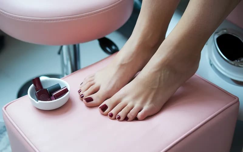 Долговечный педикюр с гель-лаком