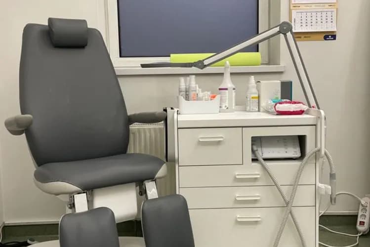 Specjalistyczne zabiegi na brodawki w salonie