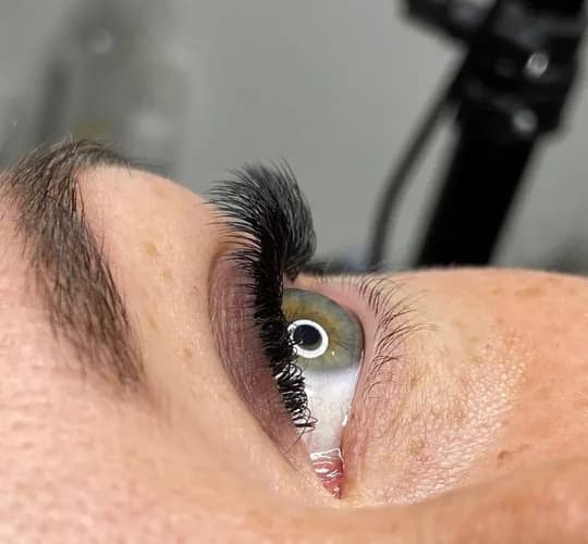 Пухнасті вії щодня.