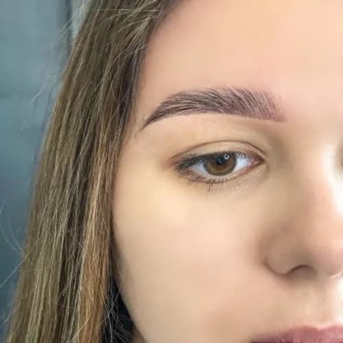 Aplikacja farby do brwi