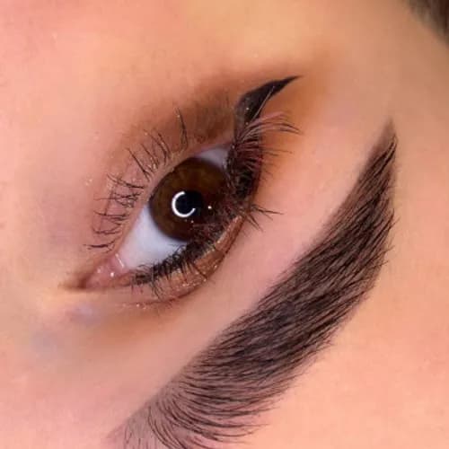 Nowa technika barwienia brwi