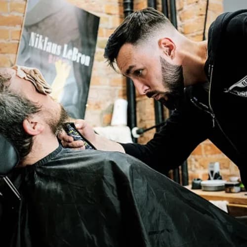 Detale wąsów i brody