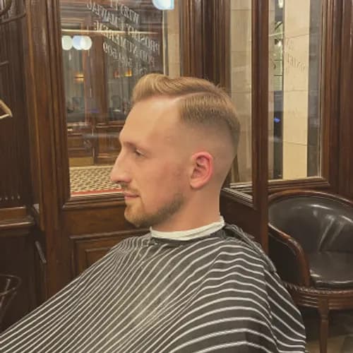 Męska fryzura z modelowaniem