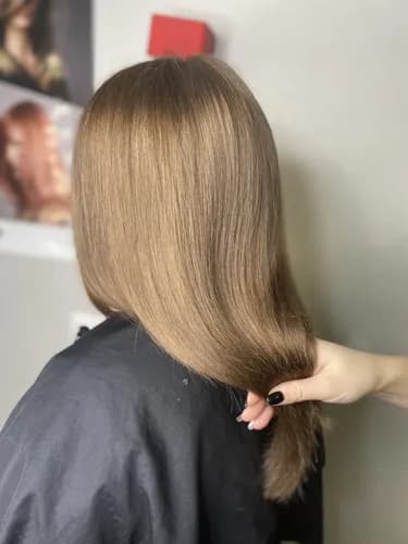 Однотонное бережное окрашивание волос