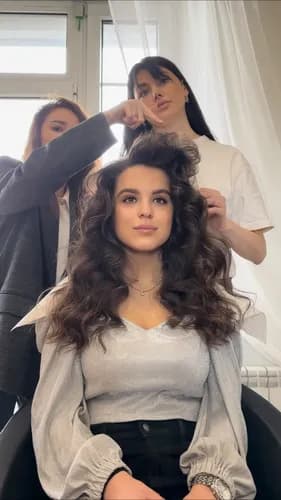 Stylowa fryzura na studniówkę