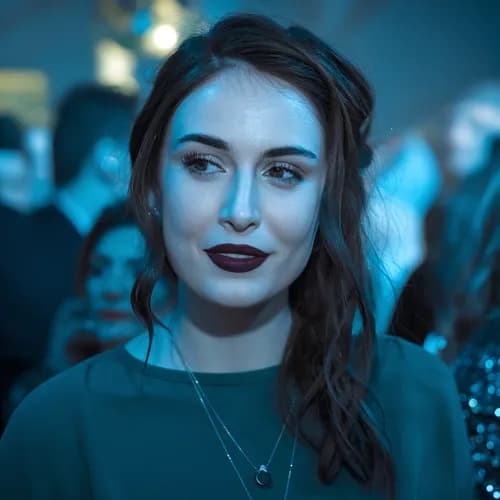 Соблазнительный вечерний макияж в студии