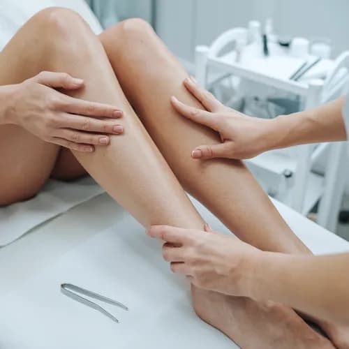 Gładkie nogi: depilacja laserowa podudzi