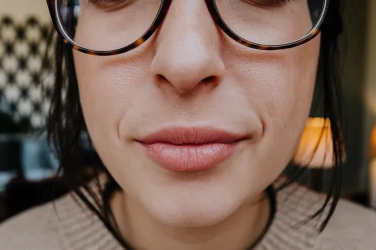 Эффективный способ убрать волосы с верхней губы