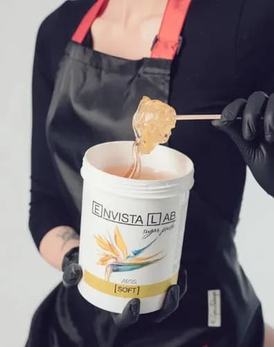 Wąsik? Nie ma sprawy – depilacja cukrowa!