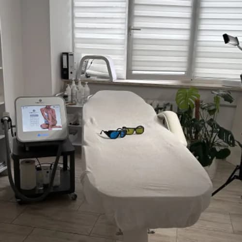 Głęboki shugaring bikini - delikatna gładkość