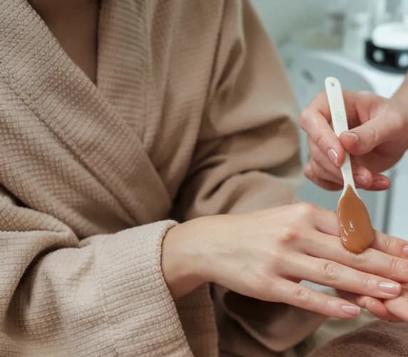 Мягкие и гладкие руки - шугаринг с заботой