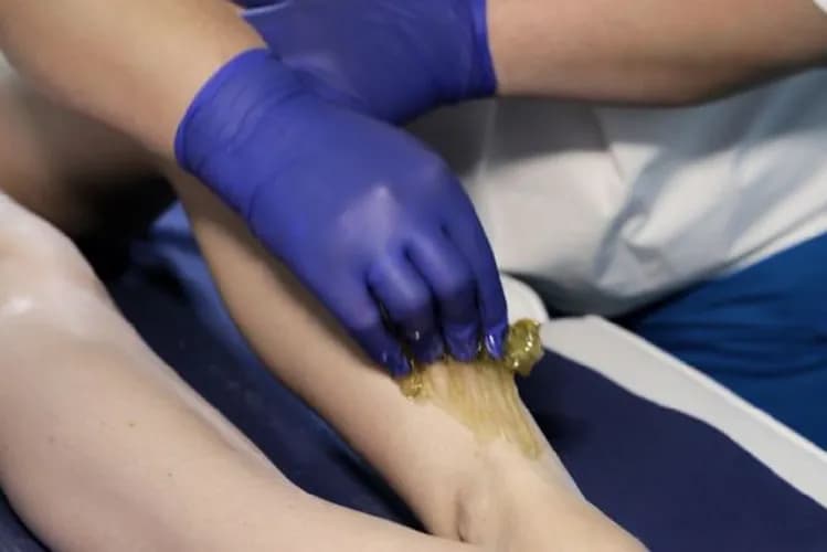 Shugaring nóg - pewność siebie z idealną gładkością
