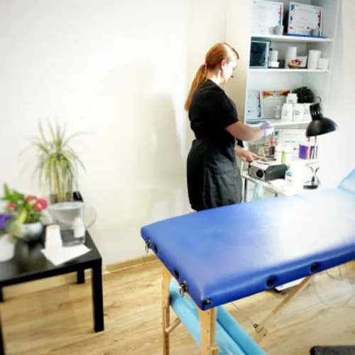 Skuteczne szugarowanie brzucha – zapomnij o maszynkach
