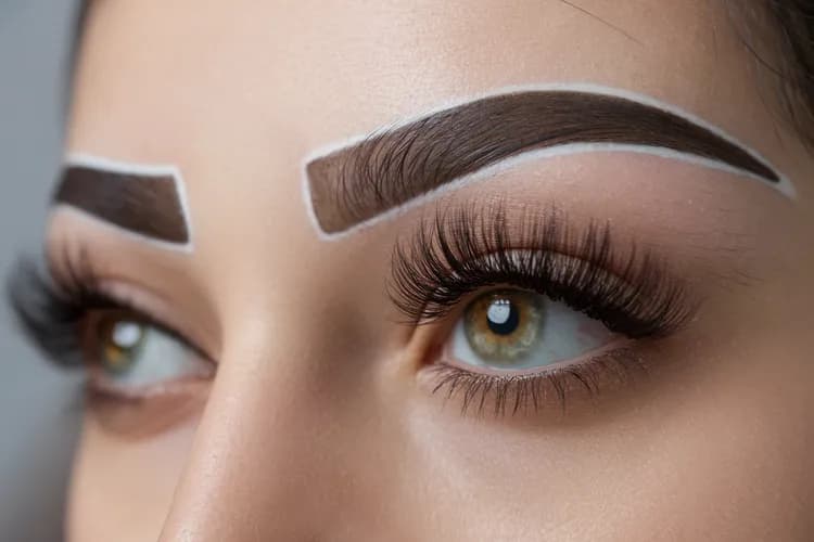 Włoskowa mikropigmentacja – naturalność w każdym włosku