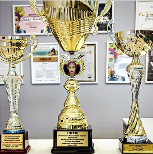 Волосковий татуаж бровей в салоне красоты