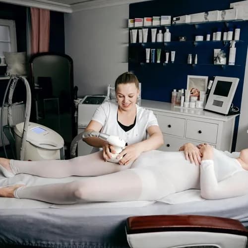 Современное решение для гладких ног - лазерная эпиляция