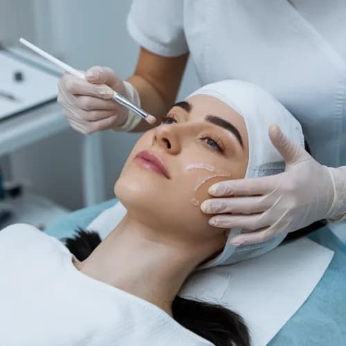 Peeling dla skóry tłustej: widoczne efekty po zabiegach