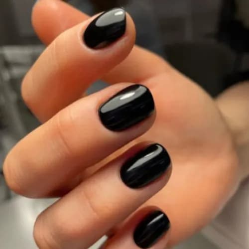 Klasyczny manicure: zadbane dłonie – twoja wizytówka