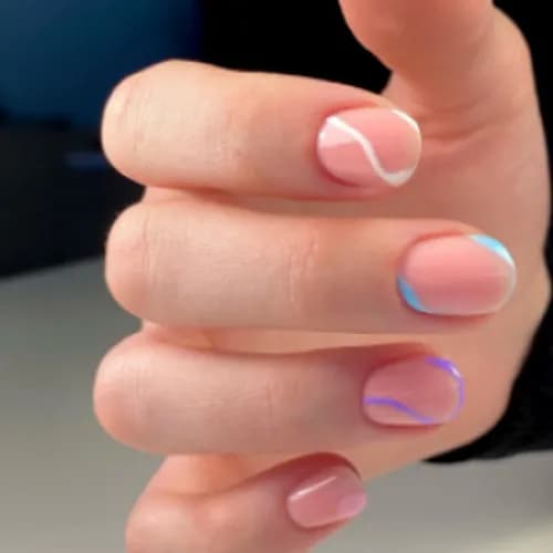 Классический маникюр с любовью к деталям