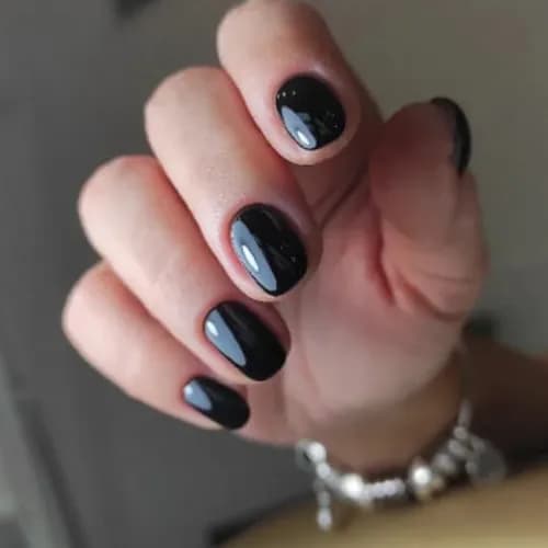 Классический маникюр: красота в простоте