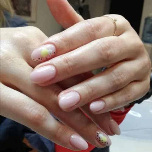 Класичний манікюр - розкіш у простоті