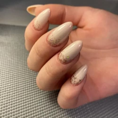 Z dbałością o każdy szczegół: przedłużanie paznokci akrylem dla Ciebie.