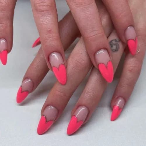 Краса та стійкість акрилових нігтів - у нашому салоні