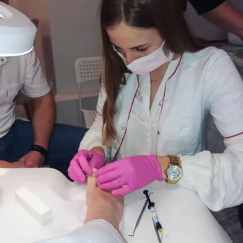 Odbudowa paznokci - usługi protetyczne