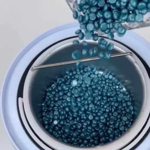 Деликатный шугаринг над верхней губой