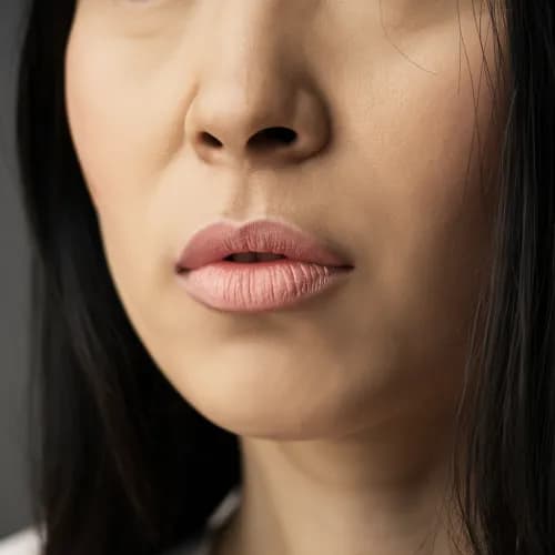 Шугаринг верхньої губи: швидко, безболісно, ефективно