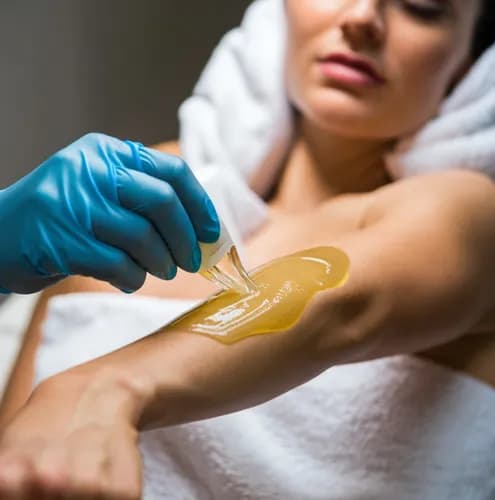 Depilacja cukrowa: rewolucja w usuwaniu włosów z rąk