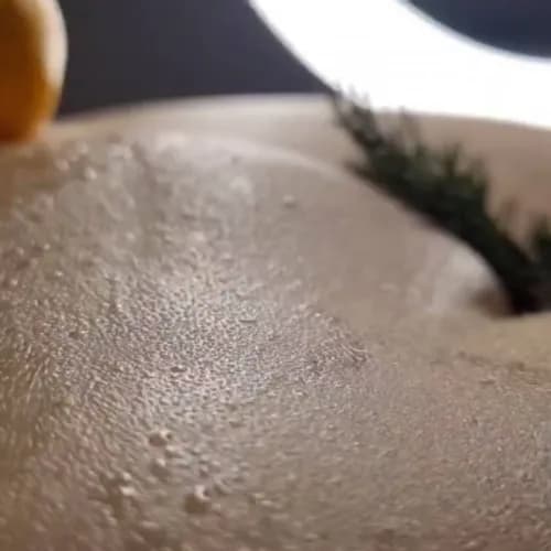 Деликатный шугаринг классического бикини для нежной кожи