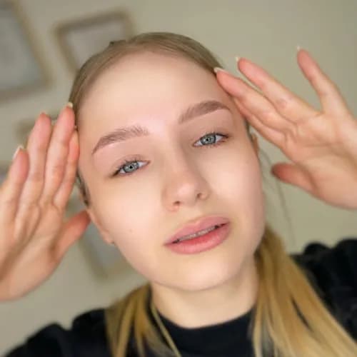 Precyzyjne konturowanie brwi