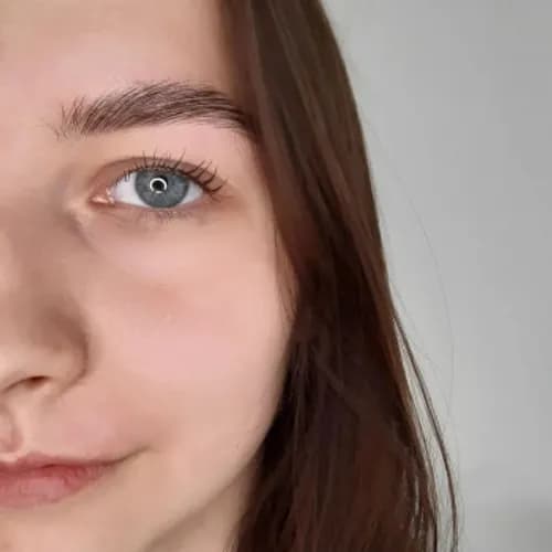 Szczegółowe modelowanie brwi