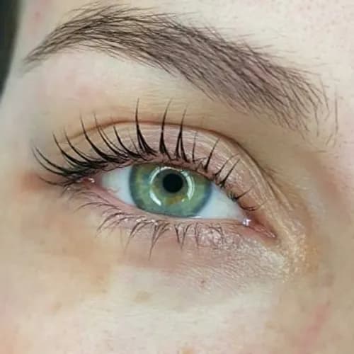 Обработка контура бровей пинцетом