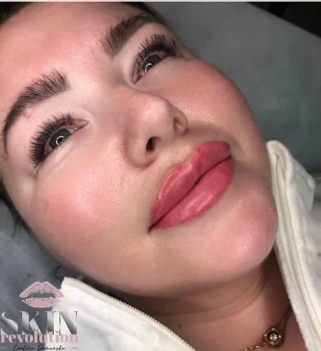 Tatuaż ust z rozprowadzaniem