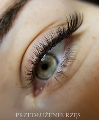 Пышное моделирование ресниц