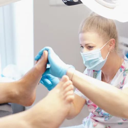 Terapeutyczna pielęgnacja stóp