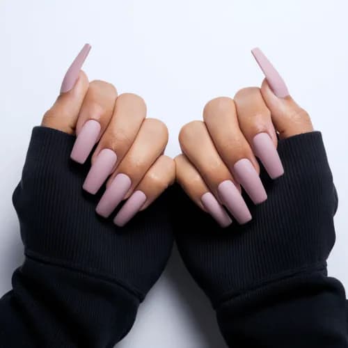 Lakier żelowy na paznokcie z efektem brokatu