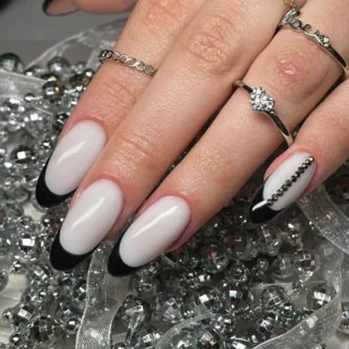 Стійке покриття гель-лаком для яскравих нігтів