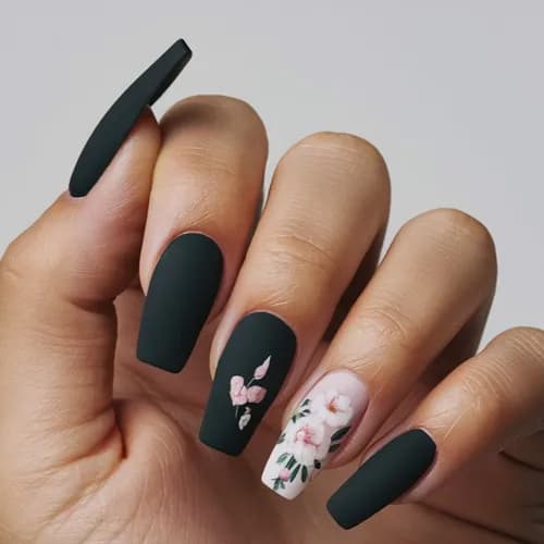 Żelowy lakier do paznokci nadaje paznokciom połysk i intensywny kolor