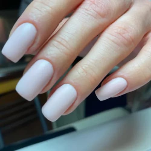 Гель-лак придает ногтям ухоженный вид