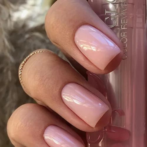 Стойкое покрытие гелем для безупречного маникюра