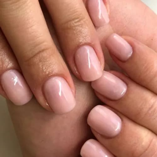 Манікюр з використанням гель-лаку з унікальним дизайном