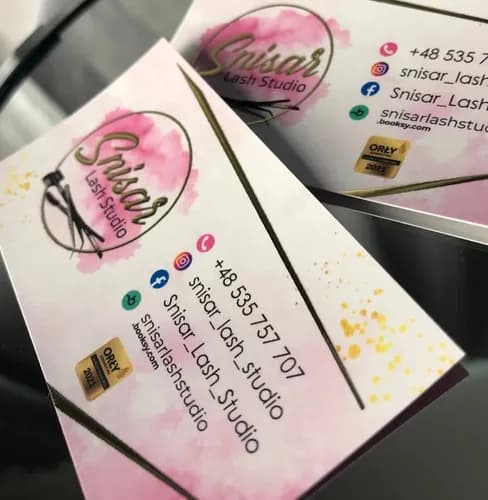 Лёгкий штрих воском для идеальных бровей