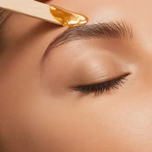 Woskowanie brwi i perfekcja w naszym salonie