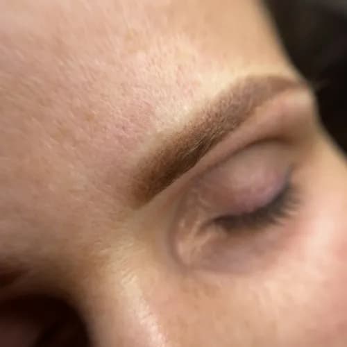 Twój niepowtarzalny styl brwi