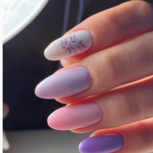Manicure z elementami różnych technik