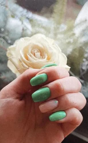 Стильное покрытие лаком для безупречных ногтей